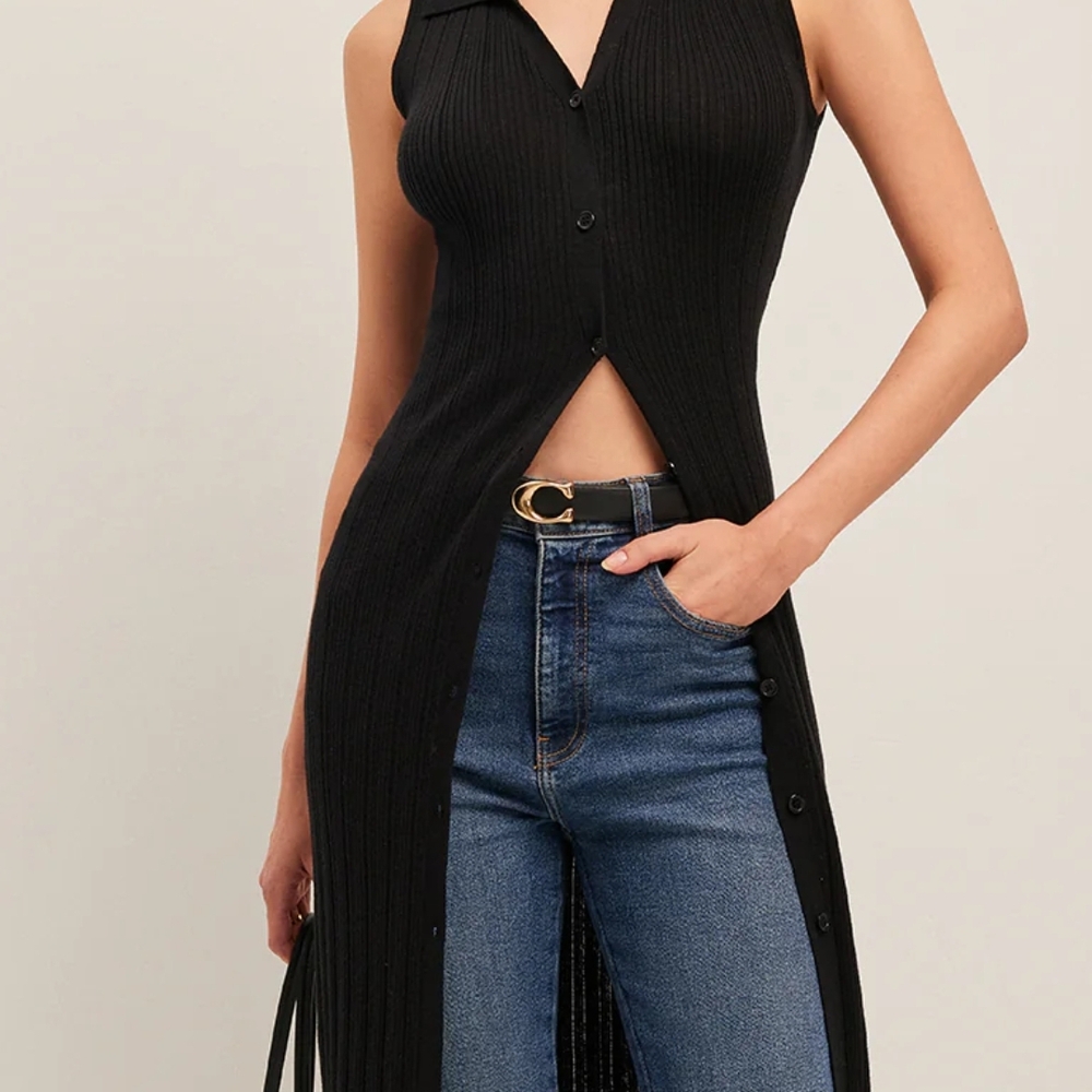 Black Sleeveless Button-Up Dress